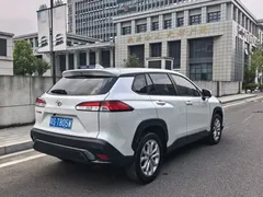 2024 Toyota Frontlander 2.0L CVT Leading, белый — фото 4