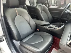 2023 Toyota Camry Hybrid 2.5HGVP Advanced, белый — фото 7