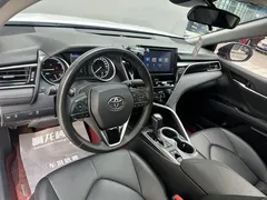 2023 Toyota Camry Hybrid 2.5HGVP Advanced, белый — фото 9