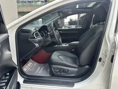 2023 Toyota Camry Hybrid 2.5HGVP Advanced, белый — фото 11