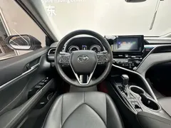 2023 Toyota Camry Hybrid 2.5HGVP Advanced, белый — фото 13
