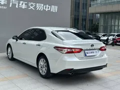 2023 Toyota Camry Hybrid 2.5HGVP Advanced, белый — фото 16