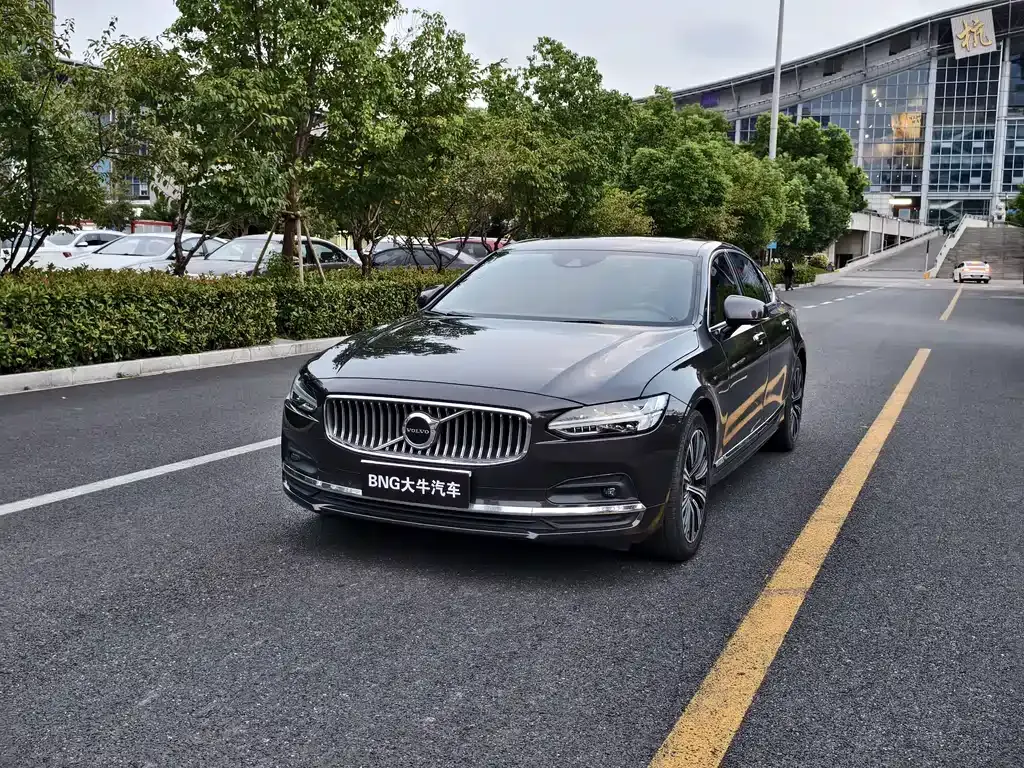 2021 Volvo S90
