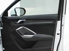 2022 Audi Q3 35 TFSI, белый — фото 23