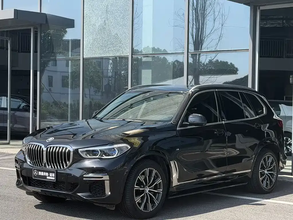2022 BMW X5 xDrive40i M