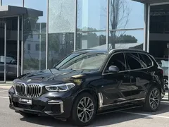 2022 BMW X5 xDrive40i M, чёрный — фото 1