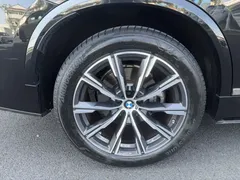 2022 BMW X5 xDrive40i M, чёрный — фото 16