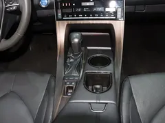 2019 Toyota Avalon Hybrid 2.5L Luxury VI, чёрный — фото 14