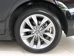 2019 Toyota Avalon Hybrid 2.5L Luxury VI, чёрный — фото 16