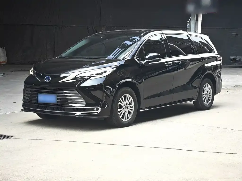 2023 Toyota Sienna 2.5L Hybrid Luxury