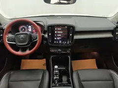 2021 Volvo XC40 T4 4WD Luxury, белый — фото 12
