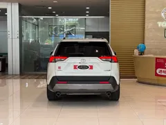 2021 Toyota RAV4 2.0L CVT 2WD Fashion, белый — фото 4