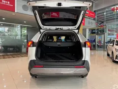 2021 Toyota RAV4 2.0L CVT 2WD Fashion, белый — фото 19
