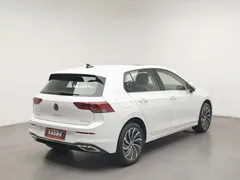 2021 Volkswagen Golf 200TSI DSG Pro, белый — фото 2