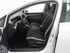 2021 Volkswagen Golf 200TSI DSG Pro, белый — фото 10