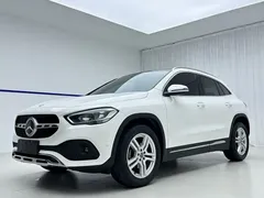 2022 Mercedes-Benz GLA 180, белый — фото 1