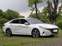 2022 Hyundai Elantra 240TGDi DCT GLX Elite, белый — фото 4