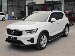 2023 Volvo XC40 Fashion, белый — фото 1