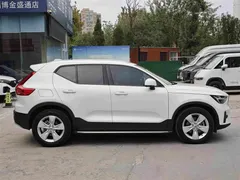 2023 Volvo XC40 Fashion, белый — фото 3