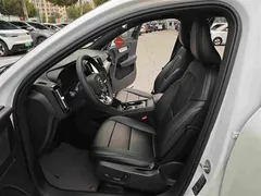 2023 Volvo XC40 Fashion, белый — фото 6