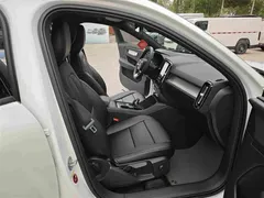 2023 Volvo XC40 Fashion, белый — фото 10