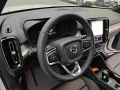 2023 Volvo XC40 Fashion, белый — фото 13