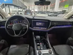 2021 Volkswagen Touareg 3.0TSI Sport Package — фото 16