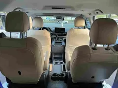 2023 Toyota Sienna 2.5L Hybrid Comfort, белый — фото 18