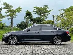 2022 BMW 3 Series 325Li M Sport, чёрный — фото 11