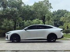 2022 Changan UNI-V 1.5T, белый — фото 9