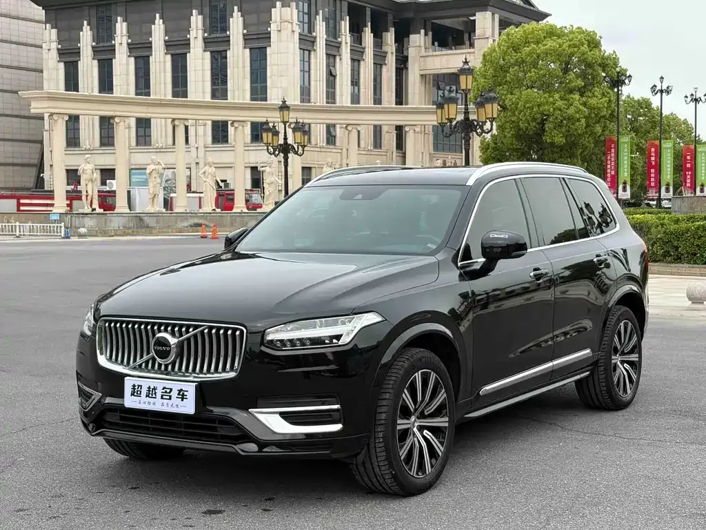 2022 Volvo XC90 B6 Sport 7