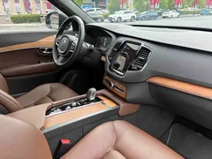 2022 Volvo XC90 B6 Sport 7, чёрный — фото 12
