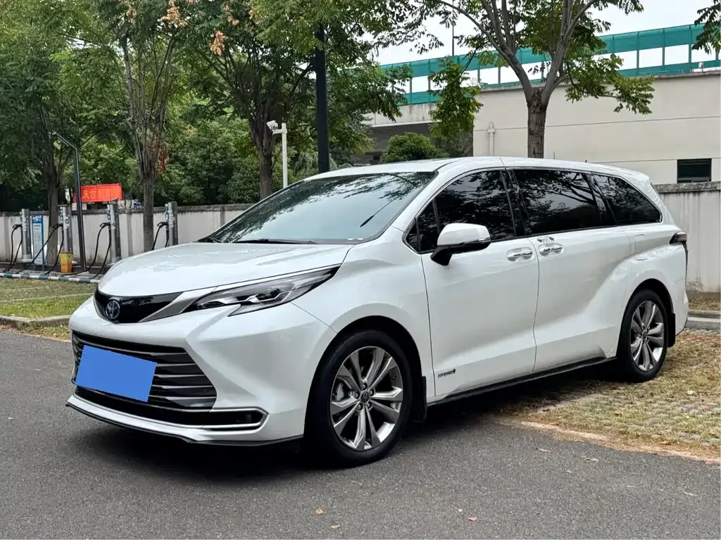 2023 Toyota Sienna 2.5L Hybrid Premium