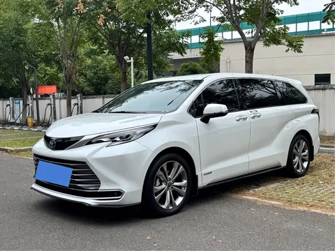 2023 Toyota Sienna 2.5L Hybrid Premium