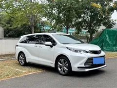 2023 Toyota Sienna 2.5L Hybrid Premium, белый — фото 3