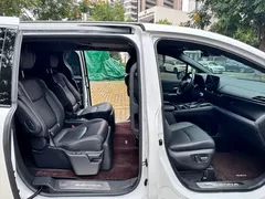 2023 Toyota Sienna 2.5L Hybrid Premium, белый — фото 7