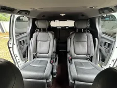 2023 Toyota Sienna 2.5L Hybrid Premium, белый — фото 9
