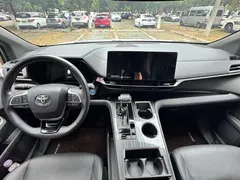 2023 Toyota Sienna 2.5L Hybrid Premium, белый — фото 10
