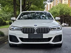 2022 BMW 5 Series 5 525Li M, белый — фото 2
