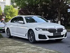 2022 BMW 5 Series 5 525Li M, белый — фото 3