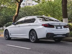 2022 BMW 5 Series 5 525Li M, белый — фото 15