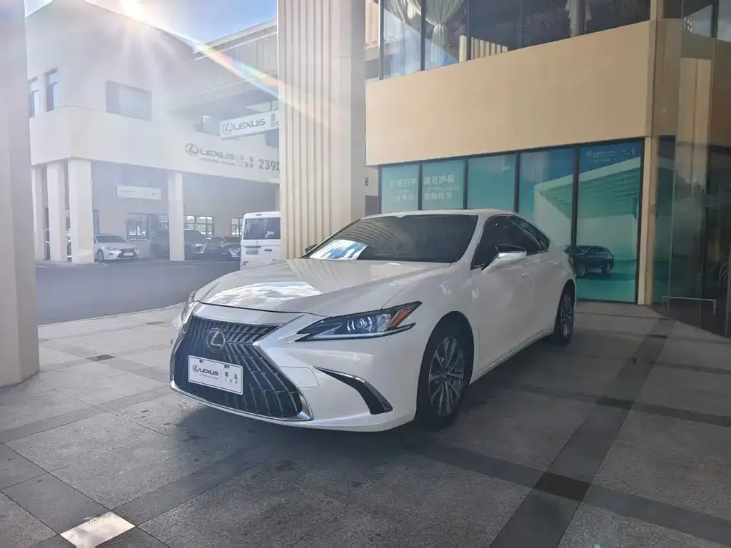 2022 Lexus ES 300h