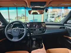 2022 Lexus ES 300h, белый — фото 3