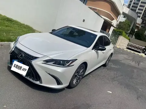 2022 Lexus ES 200