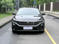2023 Volkswagen Passat 430PHEV Hybrid Luxury, чёрный — фото 2