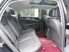 2023 Volkswagen Passat 430PHEV Hybrid Luxury, чёрный — фото 19