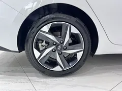 2022 Hyundai Elantra 1.5L CVT GLX Elite, белый — фото 19