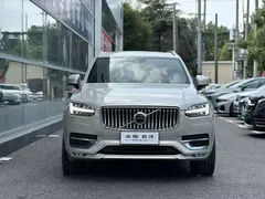 2021 Volvo XC90 B6 Luxury 7 — фото 2