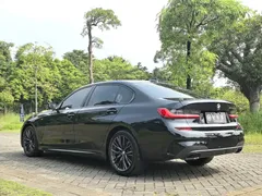 2021 BMW 3 Series 325Li M Sport Night Package, чёрный — фото 7