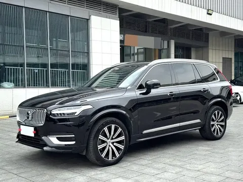2022 Volvo XC90 B6 Luxury 7